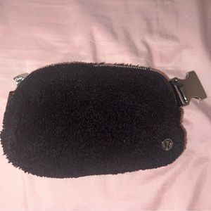 BLACK FLEECE LULULEMON FANNY PACK